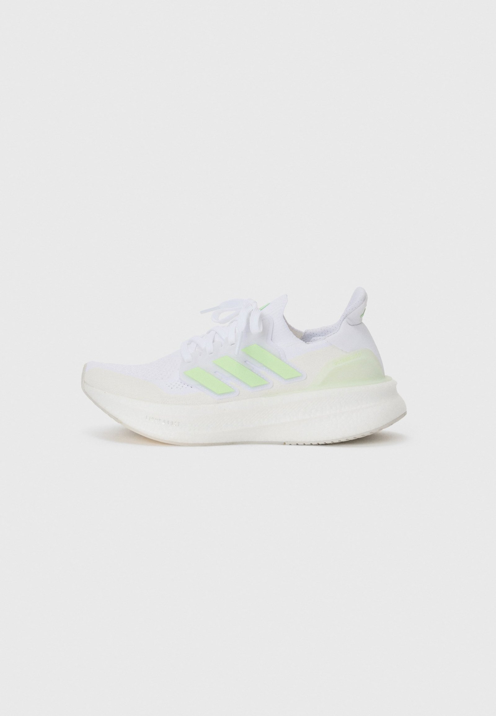 ULTRABOOST 5 - Chaussures de running sur route - white/semi green spark/grey one