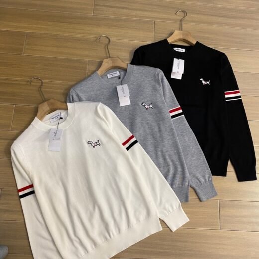 Thom Browne Pull en laine à logo chien et rayures manches