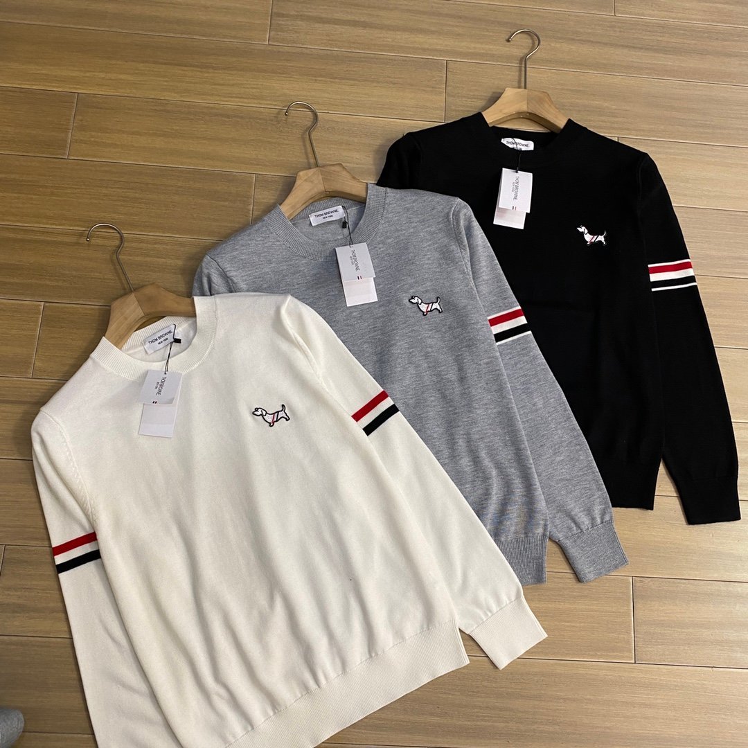 Thom Browne Pull en laine à logo chien et rayures manches