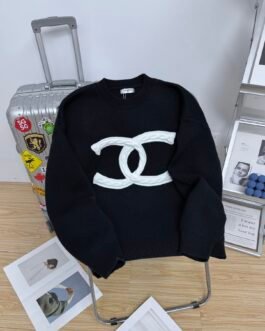 Chanel – Pull en laine brodé CC logo – Blanc & Noir