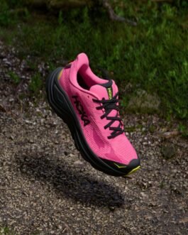 CHALLENGER 8 - Chaussures de running - neon rose/black