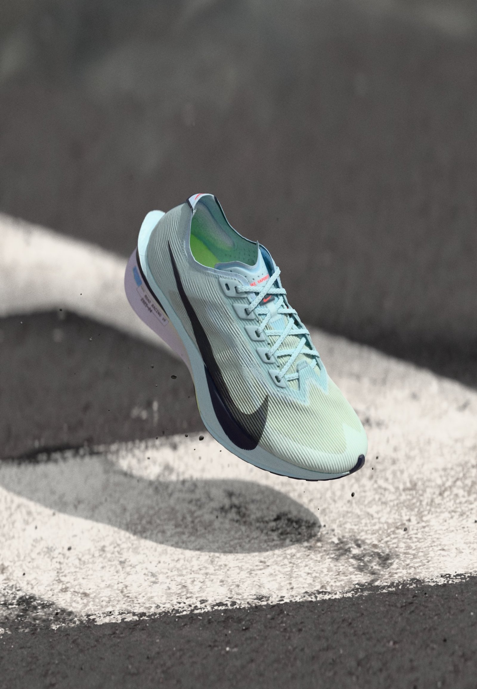 ZOOMX VAPORFLY NEXT% 4 - Chaussures de running sur route - glacier blue/gridiron/blue tint/amethyst tint/barely volt/hot lava