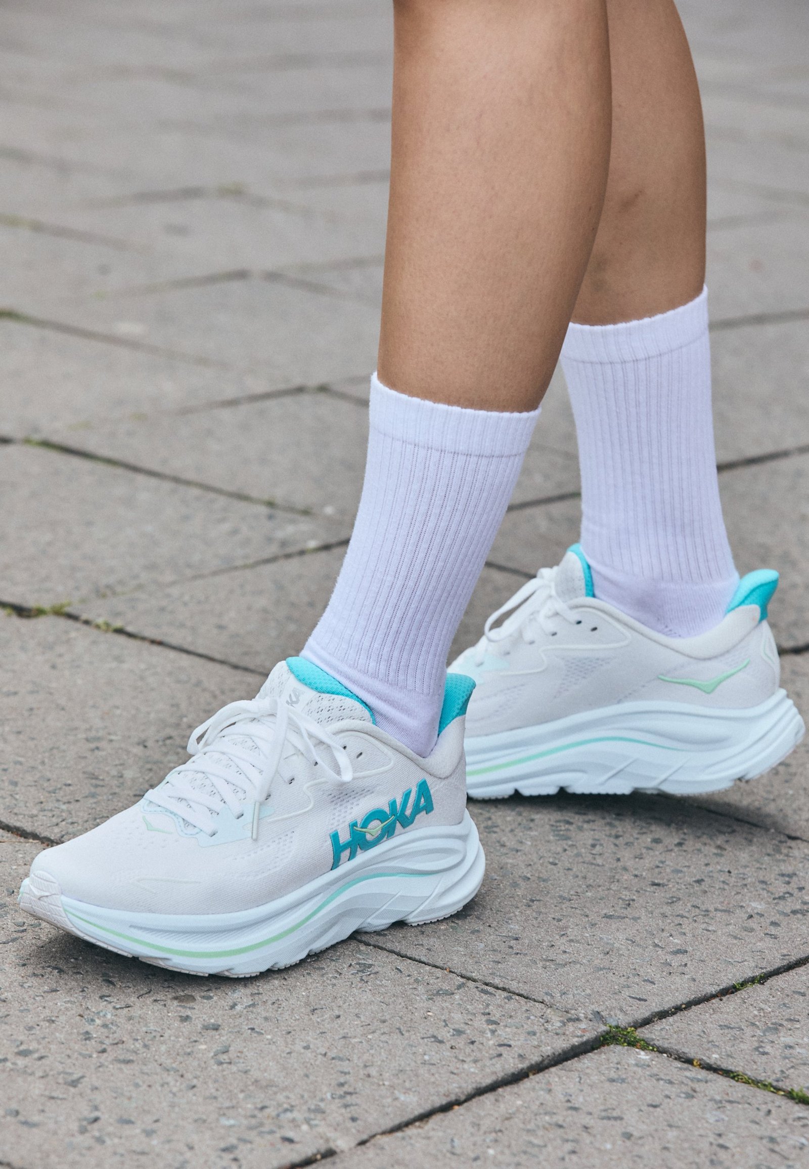 CLIFTON 10 - Chaussures de running sur route -