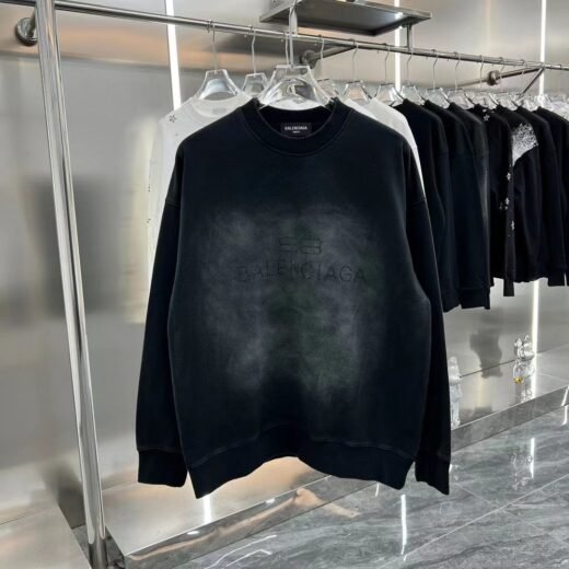 Balenciaga Sweat-shirt ras du cou à motif délavé fumé
