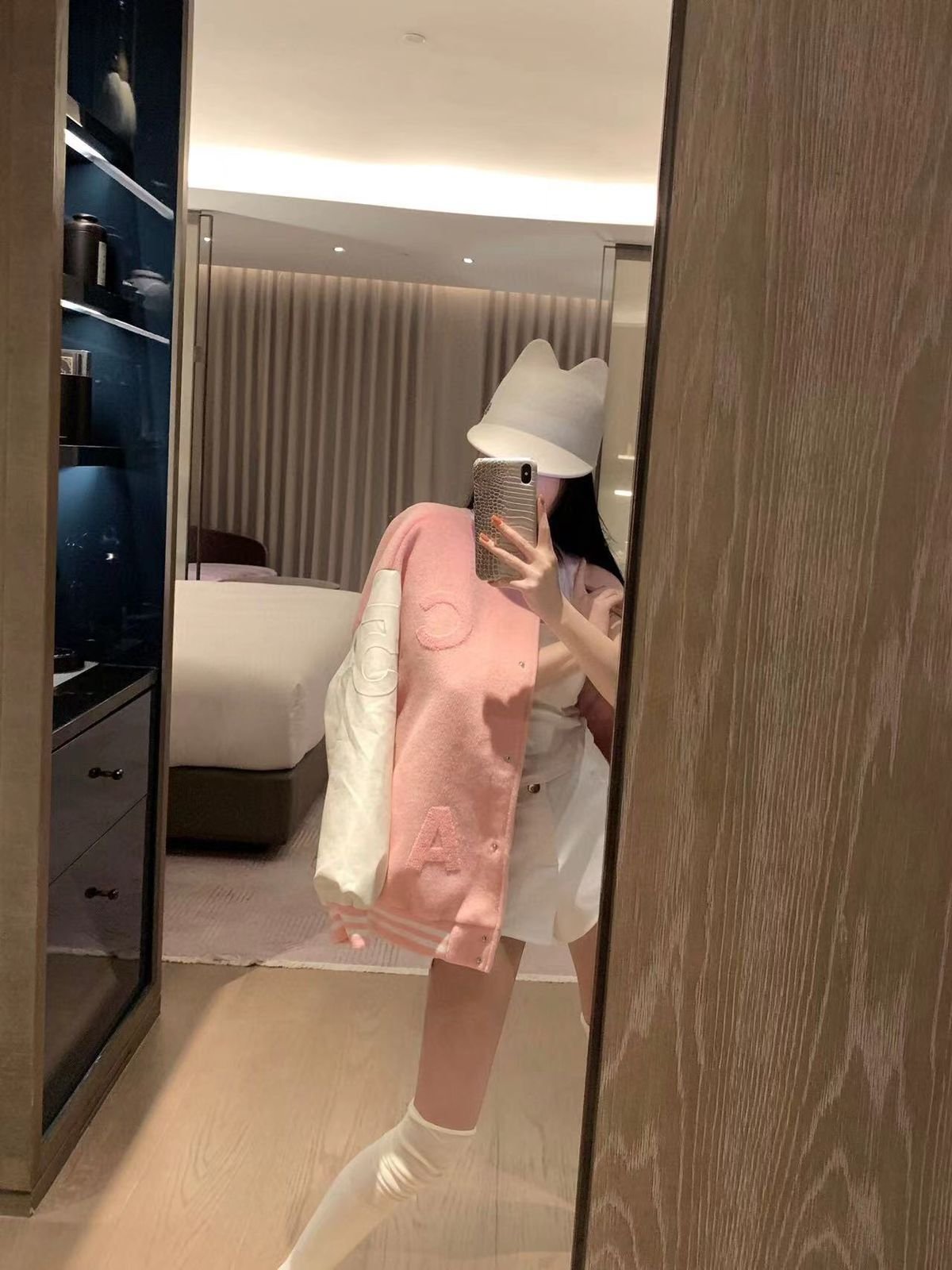 Veste universitaire CHANEL disponible pour les femmes