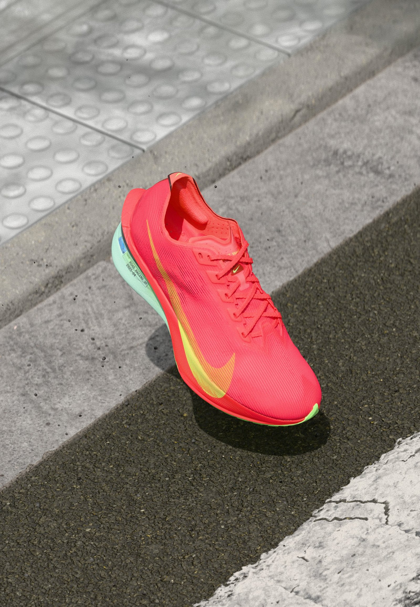 ZOOMX VAPORFLY NEXT% 4 - Chaussures de running sur route - bright crimson/lime blast/mint foam/cave purple/hyper orange/ember glow