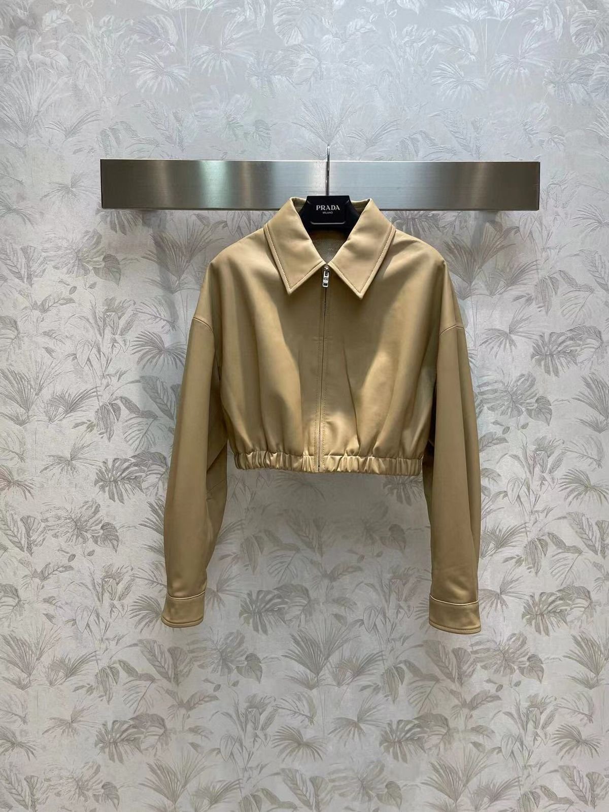 PRADA || Veste courte zippée en popeline pour femme