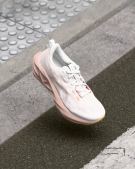 NOVABLAST 5 - Chaussures de running sur route - white/fawn