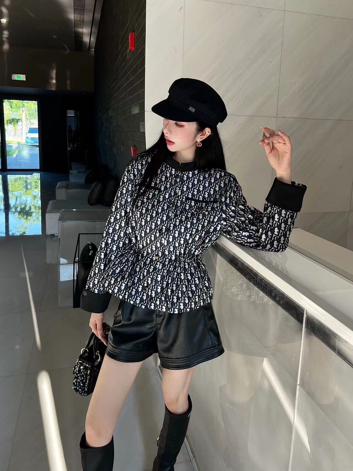 CHRISTIAN DIOR || Veste Dior noire à imprimé monogramme de qualité supérieure pour elle