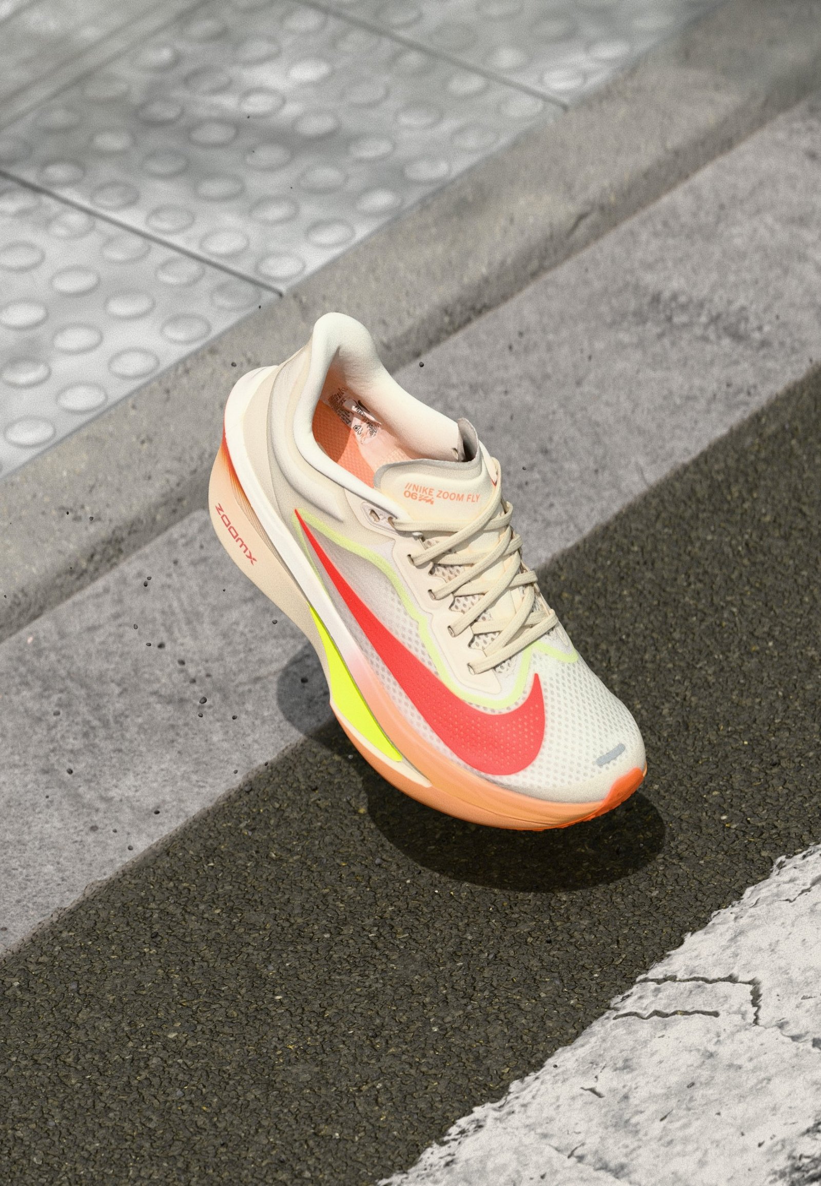 ZOOM FLY 6 - Chaussures de running sur route - pale ivory/hyper crimson/barely volt/volt/orange pulse/coconut milk