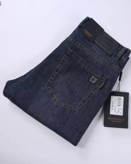 BURBERRY || Jean bleu foncé coupe droite légèrement délavé