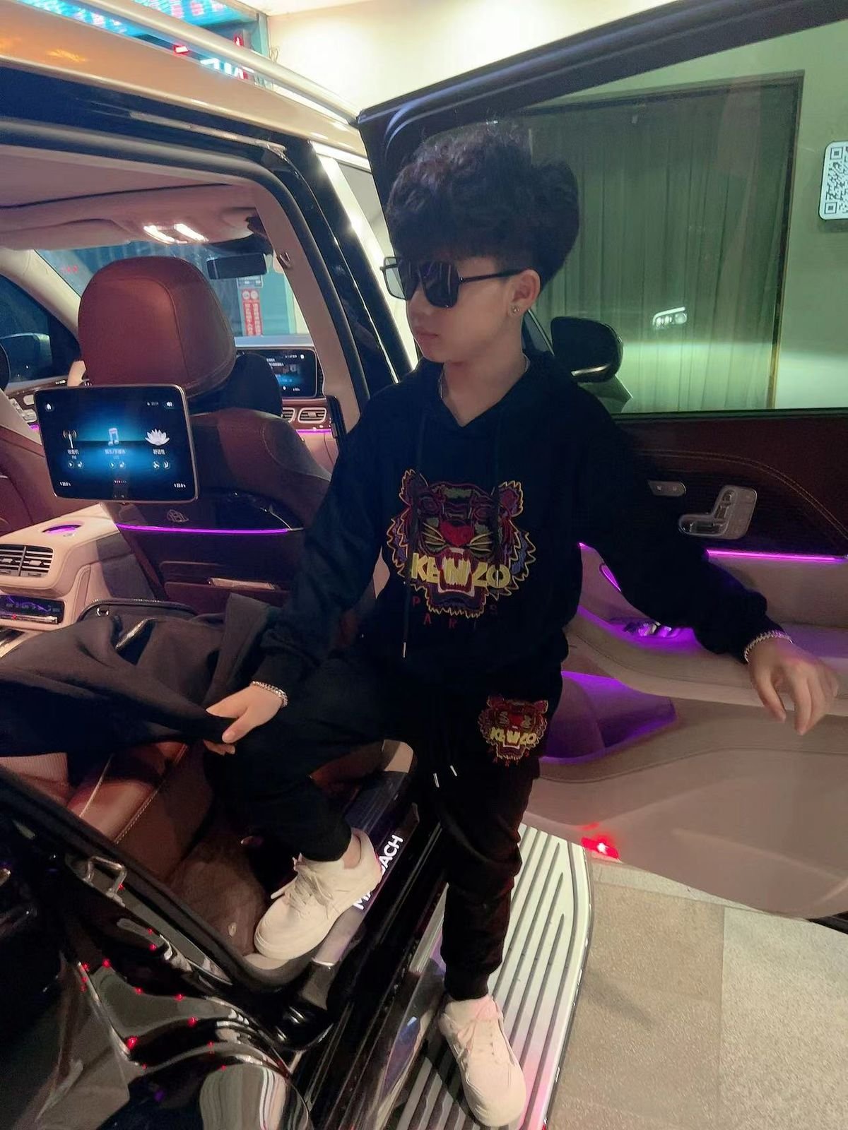 Survêtement pour enfant à motif tigre coloré