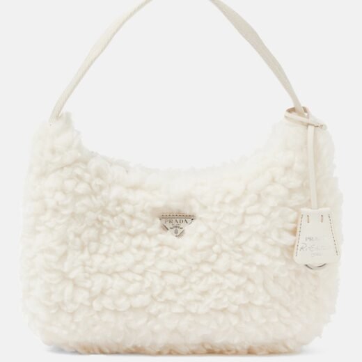 Prada Sac Re-Edition 2000 Mini en shearling