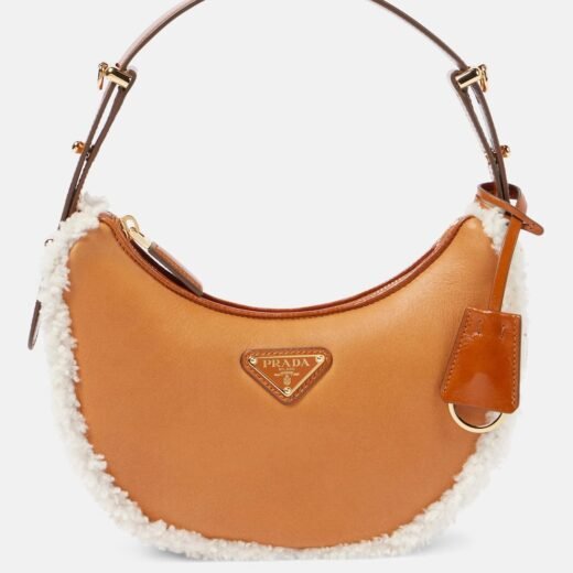 Prada Sac Arqué Small en cuir et shearling