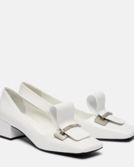 Escarpins Prada en cuir blanc, design italien moderne et épuré