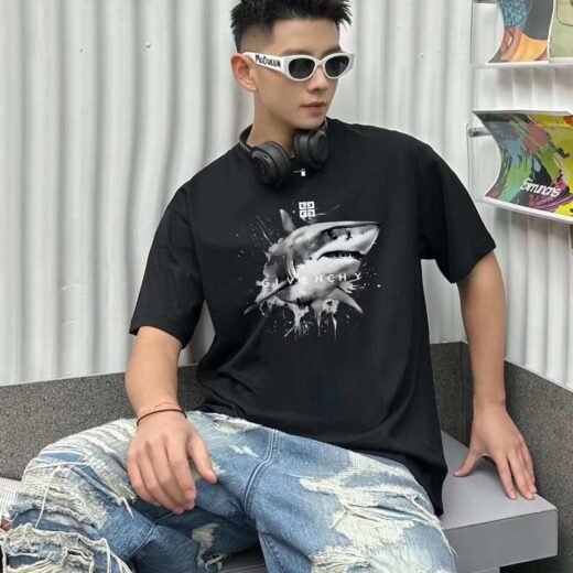 Givenchy T-SHIRT CLASSIQUE À ÉPAULES TOMBEES IMPRIMÉ REQUIN