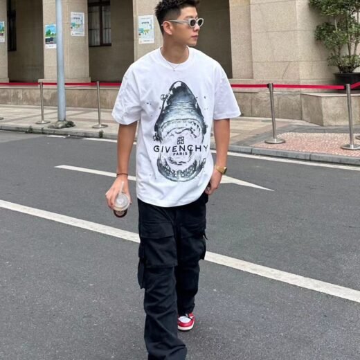 Givenchy T-SHIRT IMPRIMÉ MOTIF REQUIN BLANC – NOIR