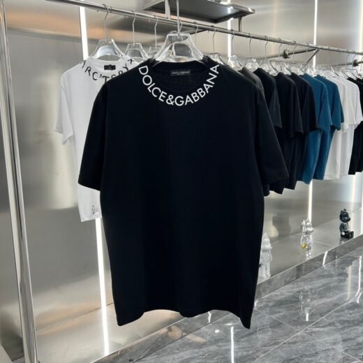 Dolce & Gabbana T-shirt à épaules tombantes : une mode italienne emblématique pour toutes les occasions