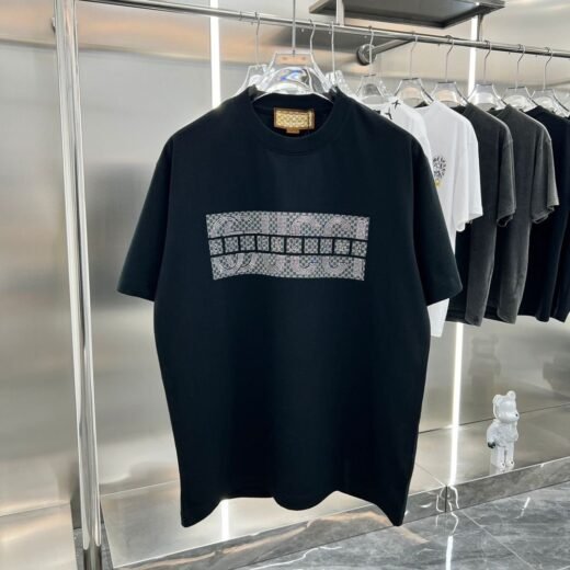 Gucci Épaules tombantes Gucci : sublimez votre look avec le confort du coton italien