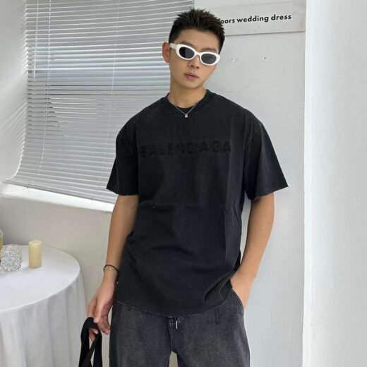 Balenciaga T-shirt coupe classique à épaules tombantes et logo embossé