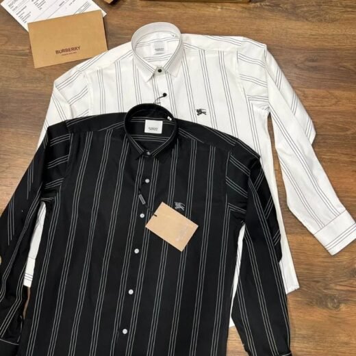 Burberry CHEMISE DÉCONTRACTÉE À RAYURES BLANCHES ET NOIRES COUPE SLIM