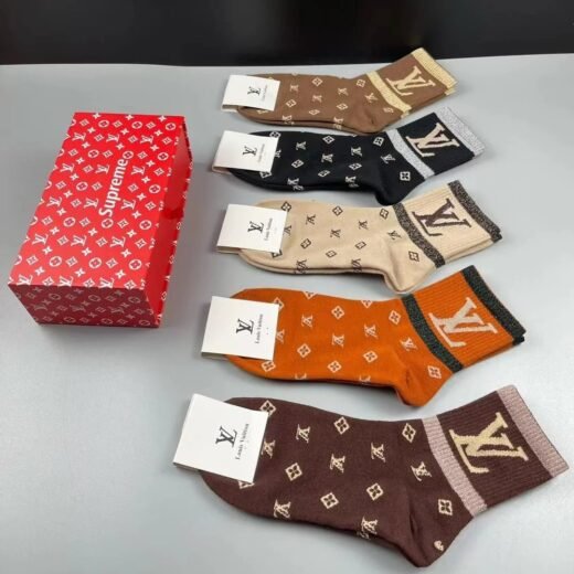 Louis Vuitton Lot de cinq paires de chaussettes multicolores à imprimé monogramme LV Supreme