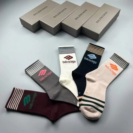 Balenciaga Lot de cinq paires de chaussettes de sport avec logo B