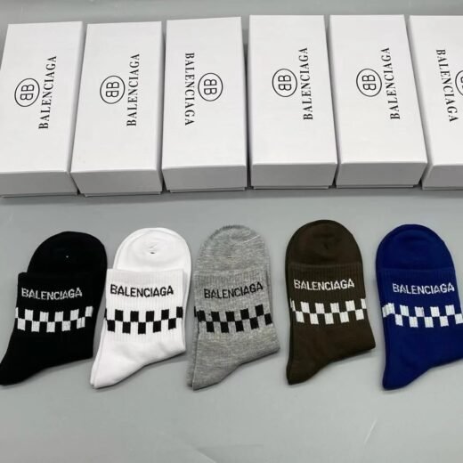Balenciaga Lot de cinq paires de chaussettes à carreaux