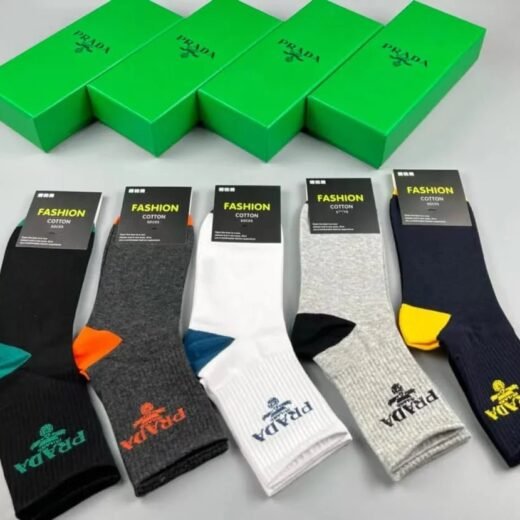 Prada Lot de cinq paires de chaussettes brodées avec logo