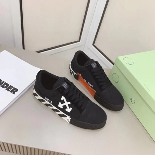 Off-White Baskets basses vulcanisées en toile noire