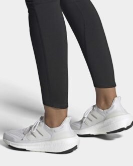 ULTRABOOST LIGHT - Chaussures de running sur route - cloud white   cloud white   crystal white - cloud white   cloud white   crystal white