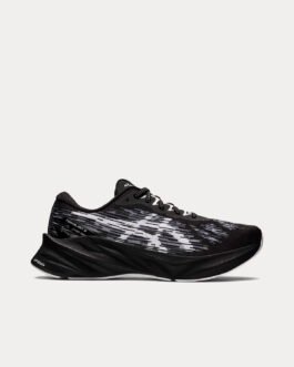 NOVABLAST 3 Black / White Running Shoes