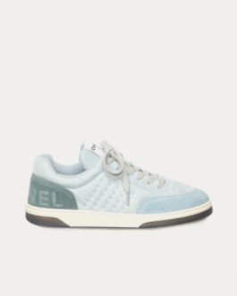 Baskets basses Chanel en cuir de veau mesh et daim bleu clair/turquoise