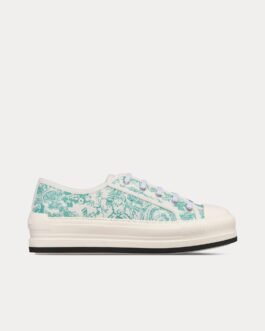 Baskets basses Dior Dioriviera Walk'n'Dior Platform en coton brodées de motifs Toile de Jouy Sauvage aigue-marine