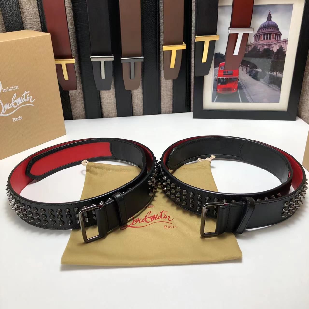 CEINTURE À POINTES DE LUXE CHRISTIAN LOUBOUTIN