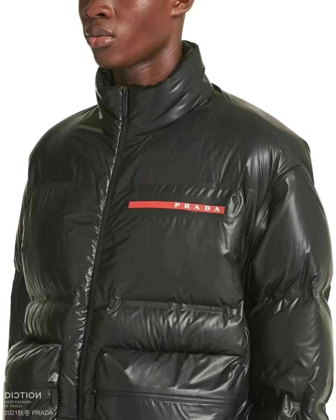 VESTE À CAPUCHE PRADA LIGHT RE-NYLON POUR HOMME