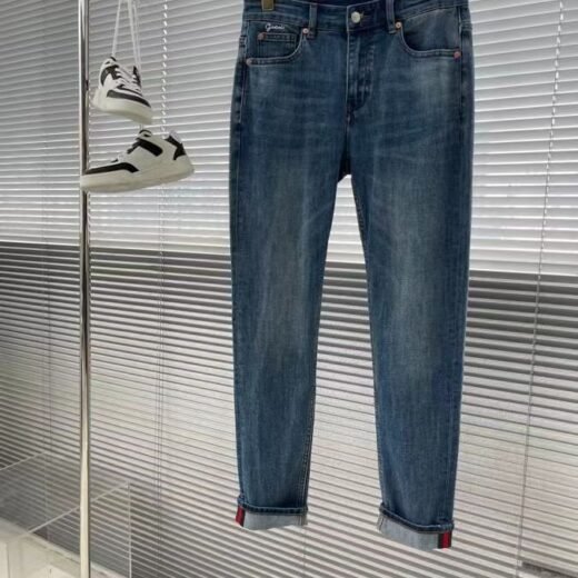Gucci Jean stretch en denim avec logo GG