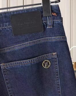 LOUIS VUITTON || Denim extensible à patchs et initiales