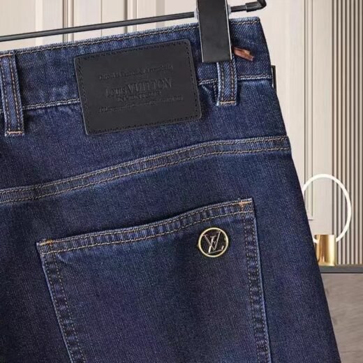 Louis Vuitton Denim extensible à patchs et initiales