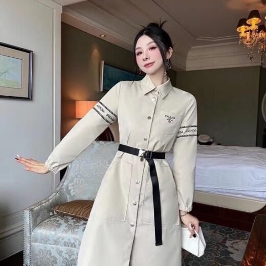 Prada Robe de luxe semi-formelle à manches longues pour femme