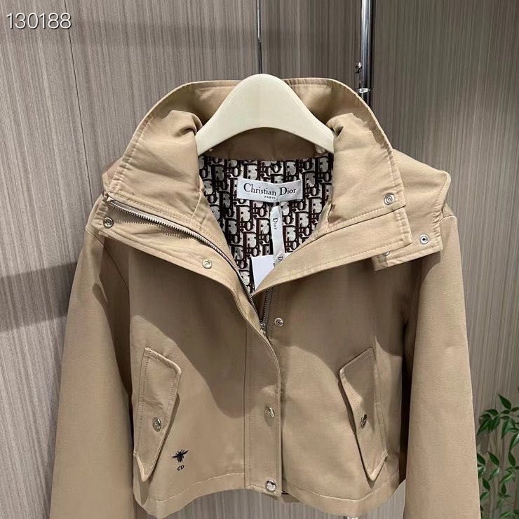 PRADA || Veste courte à capuche en cuir exclusive pour femme