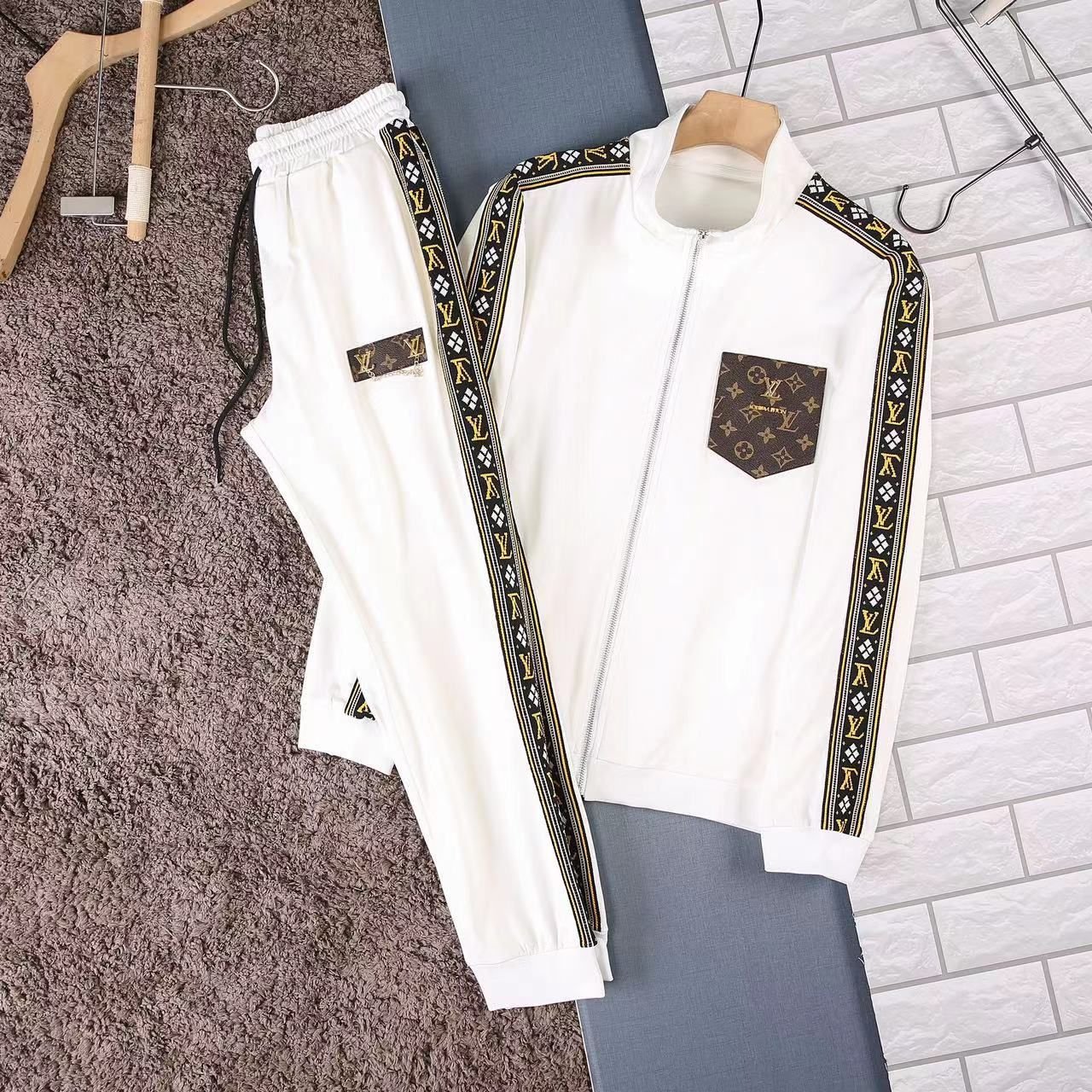 LOUIS VUITTON || Survêtement à poche et motif logo monogramme LV