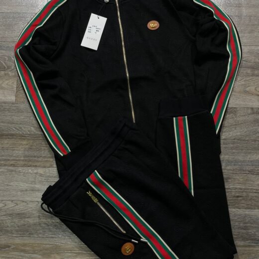 Gucci Survêtement en jersey à rayures et logo imprimé