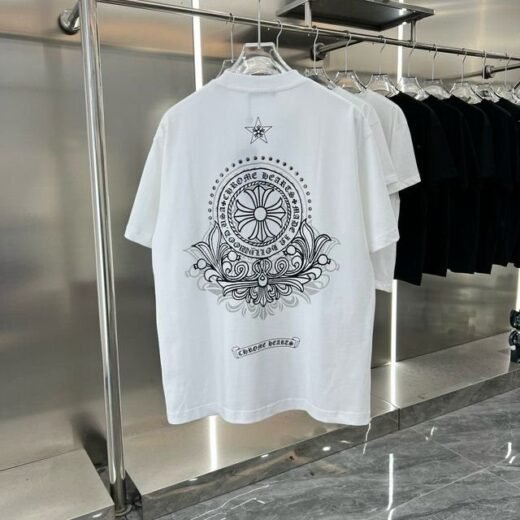 Chrome Hearts T-shirt blanc à épaules tombantes avec croix en métal et fer à cheval, style couple