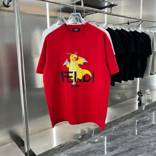 Fendi T-shirt rouge imprimé Pokémon Dracaufeu