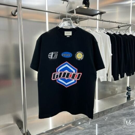 Gucci T-shirt noir à col rond et épaules tombantes avec logo Moto
