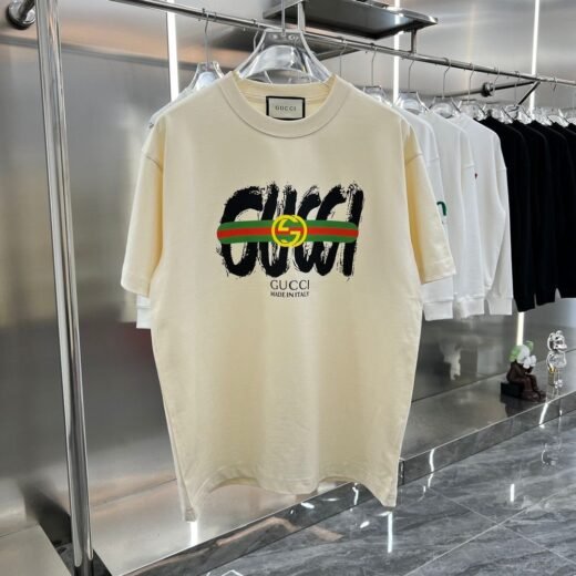 Gucci Nouveau t-shirt à manches courtes et col rond avec motif de lettres simples