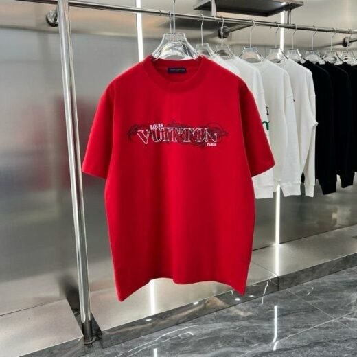 Louis Vuitton T-shirt rouge à imprimé dragon vintage