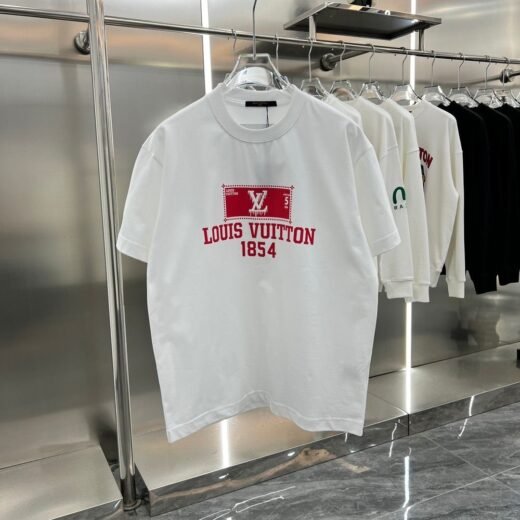 Louis Vuitton T-shirt à épaules tombantes, luxe et sophistication