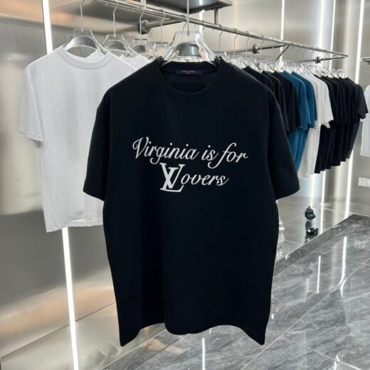 Louis Vuitton T-shirt à épaules tombantes Louis Vuitton : un luxe signature pour les passionnés de mode